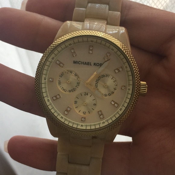 Michael Kors tortoise watch - Picture 4 of 4